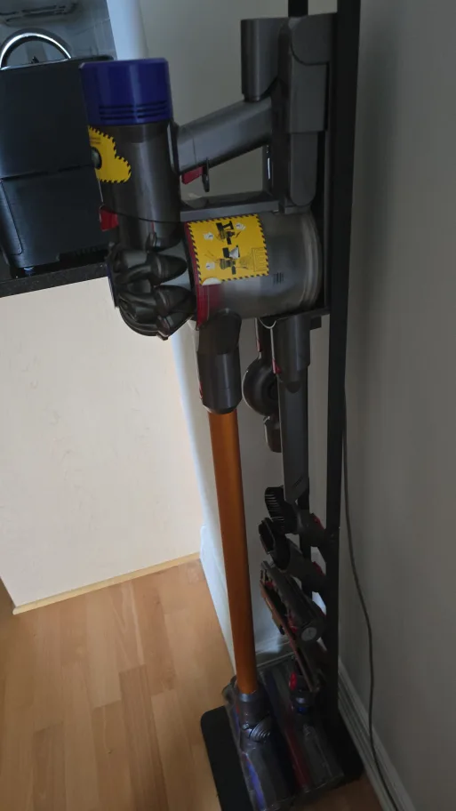 Dyson V8 Vacuum+Accessories+ Stand Make an Offer!!! image indicator(2)