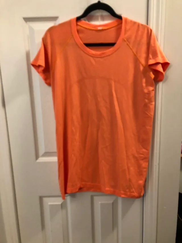 Lululemon Shirt thumbnail