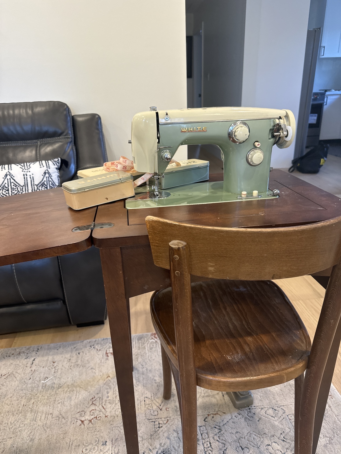 White Sewing Machine - photo 2