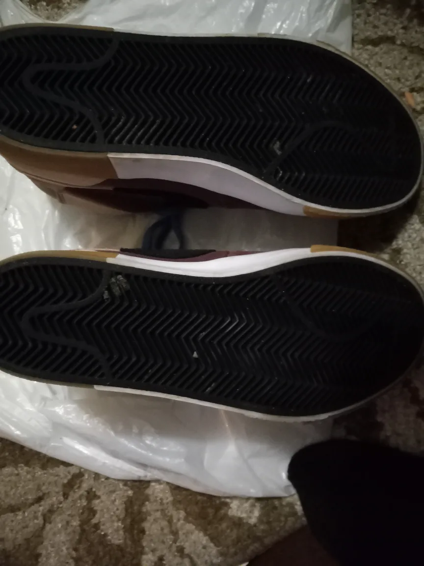 Used size 6.5 Nike running shoes image indicator(3)