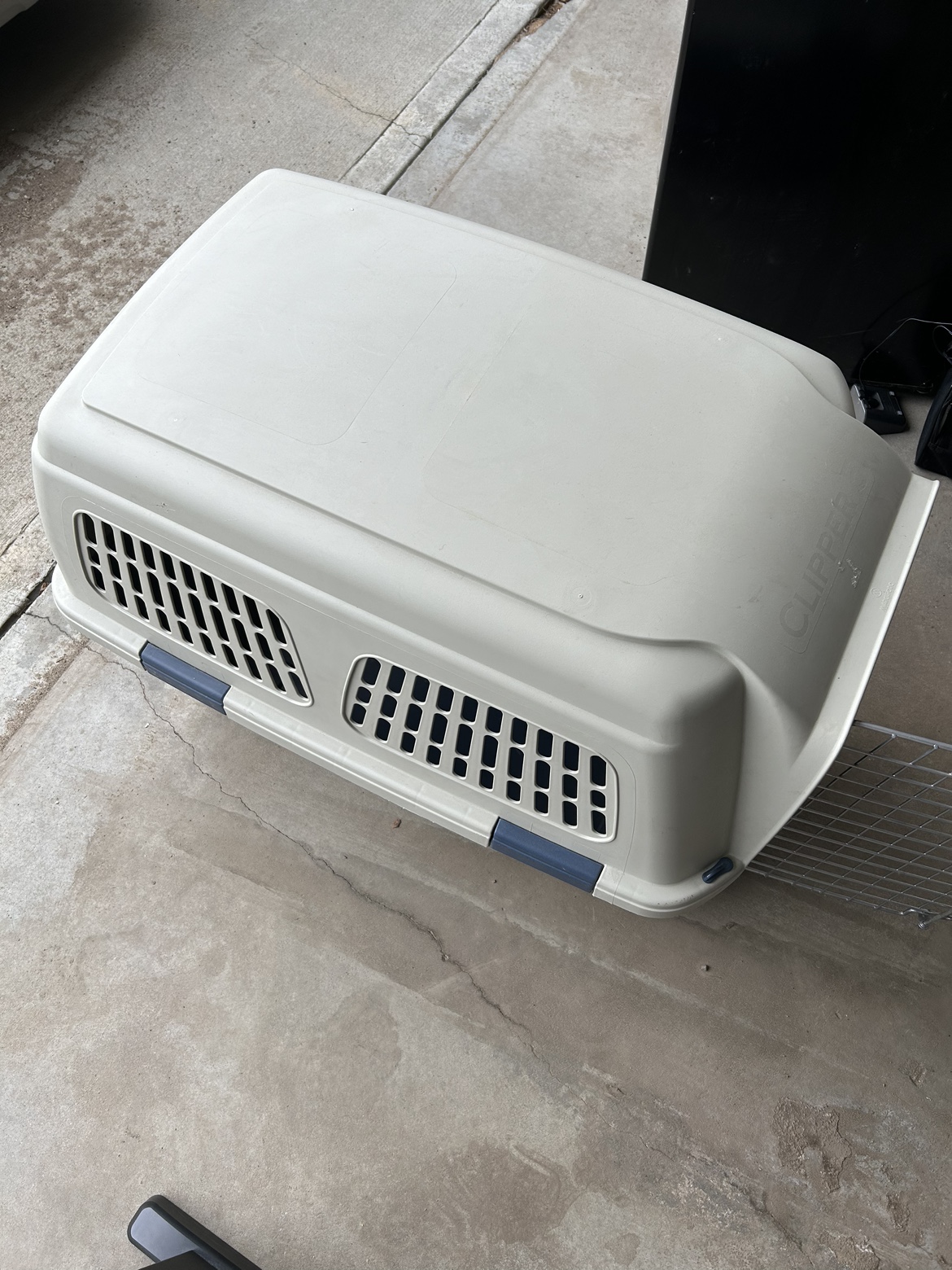 Medium size dog crate - photo 3
