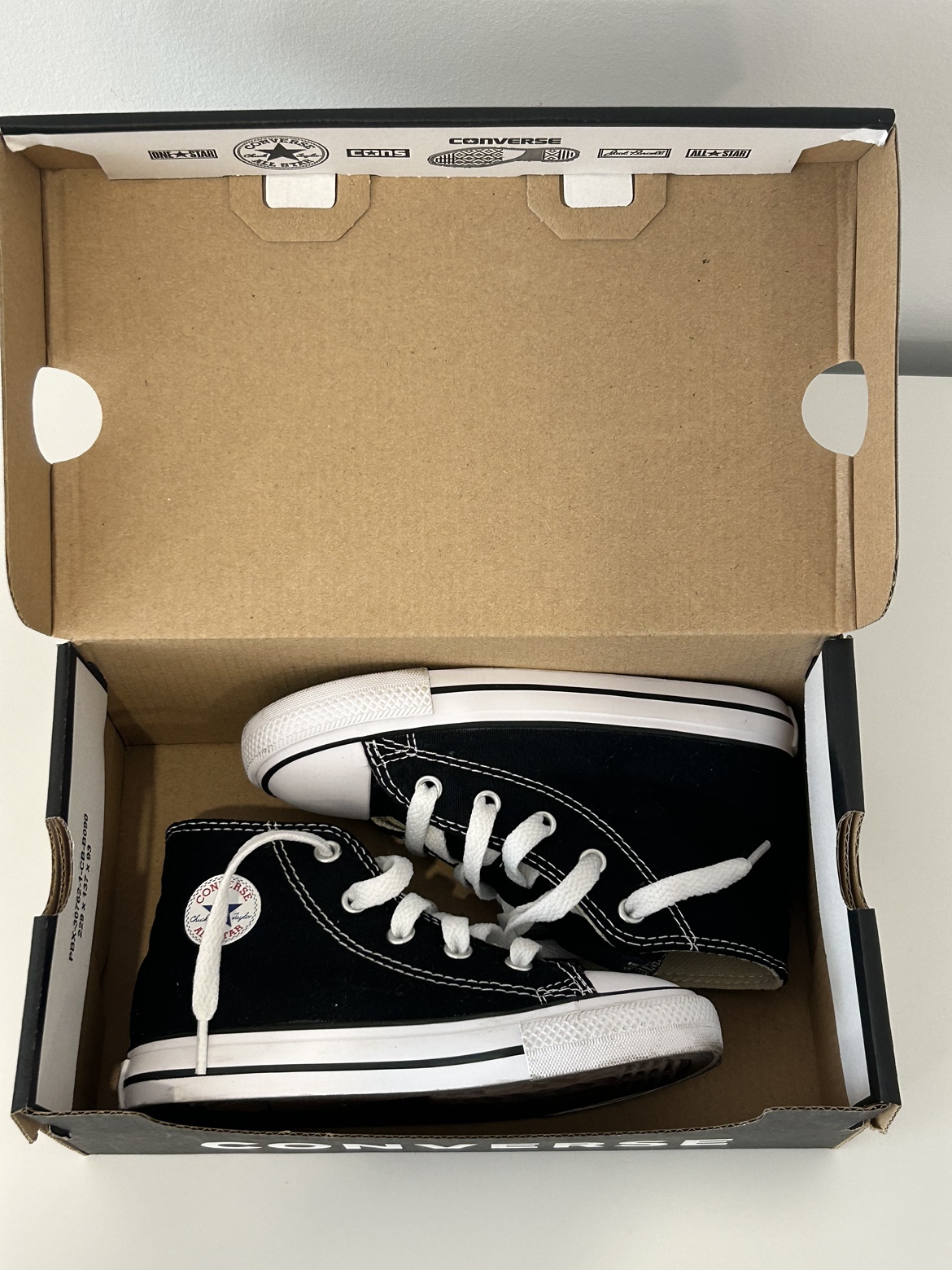 Converse Hightop Infant size 9 - photo 4