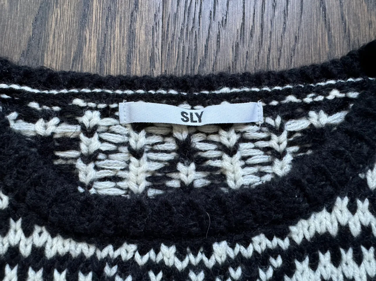 SLY Black and White Geometric Knit Sweater from Japan image indicator(3)