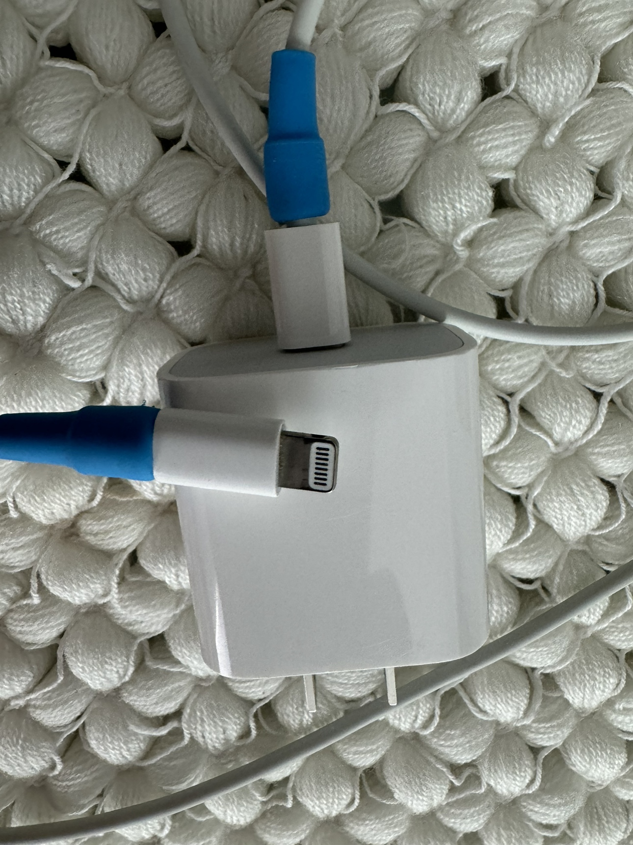 Apple iPhone Charger - photo 2