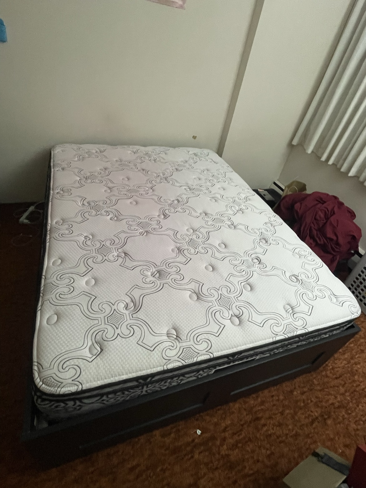 Sealy Posturepedic Mattress - Queen size. Very comfortable. - photo 2
