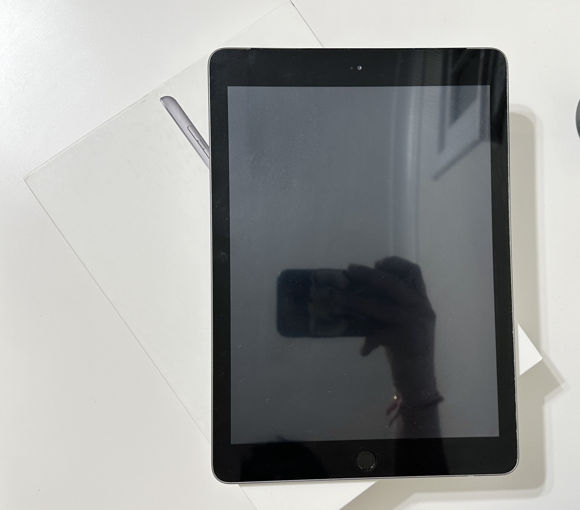 iPad 6th gen Cellular like new - photo 3