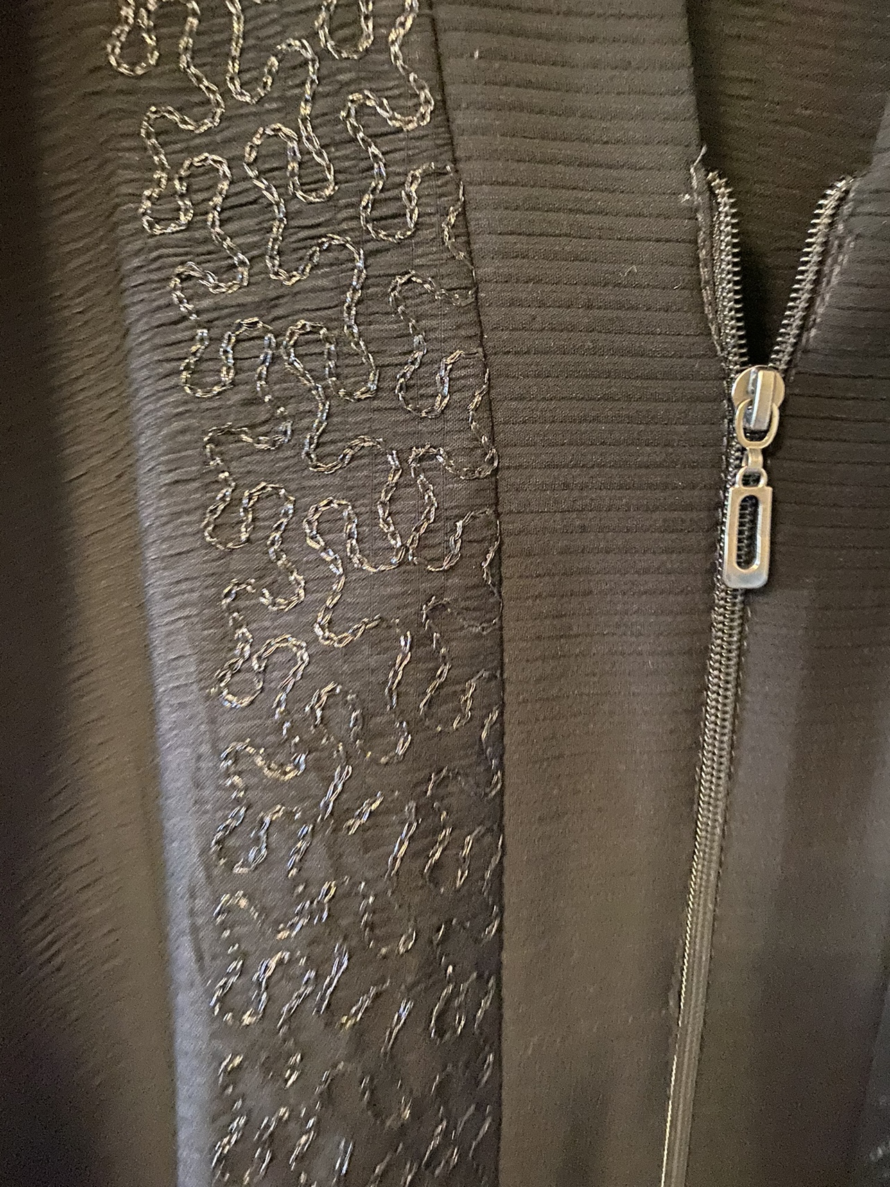 Black Abaya with Embroidered Detail - photo 3