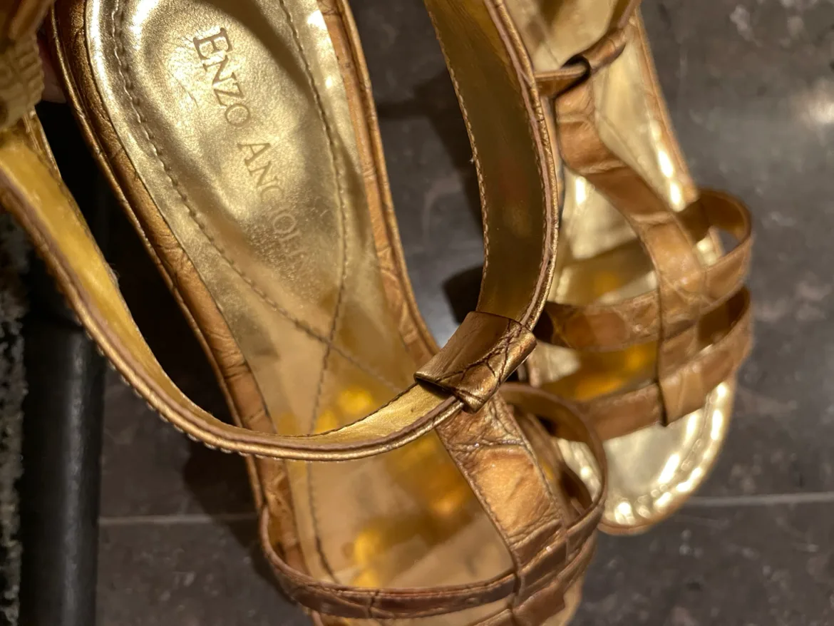 Beautiful gold sandals image indicator(5)