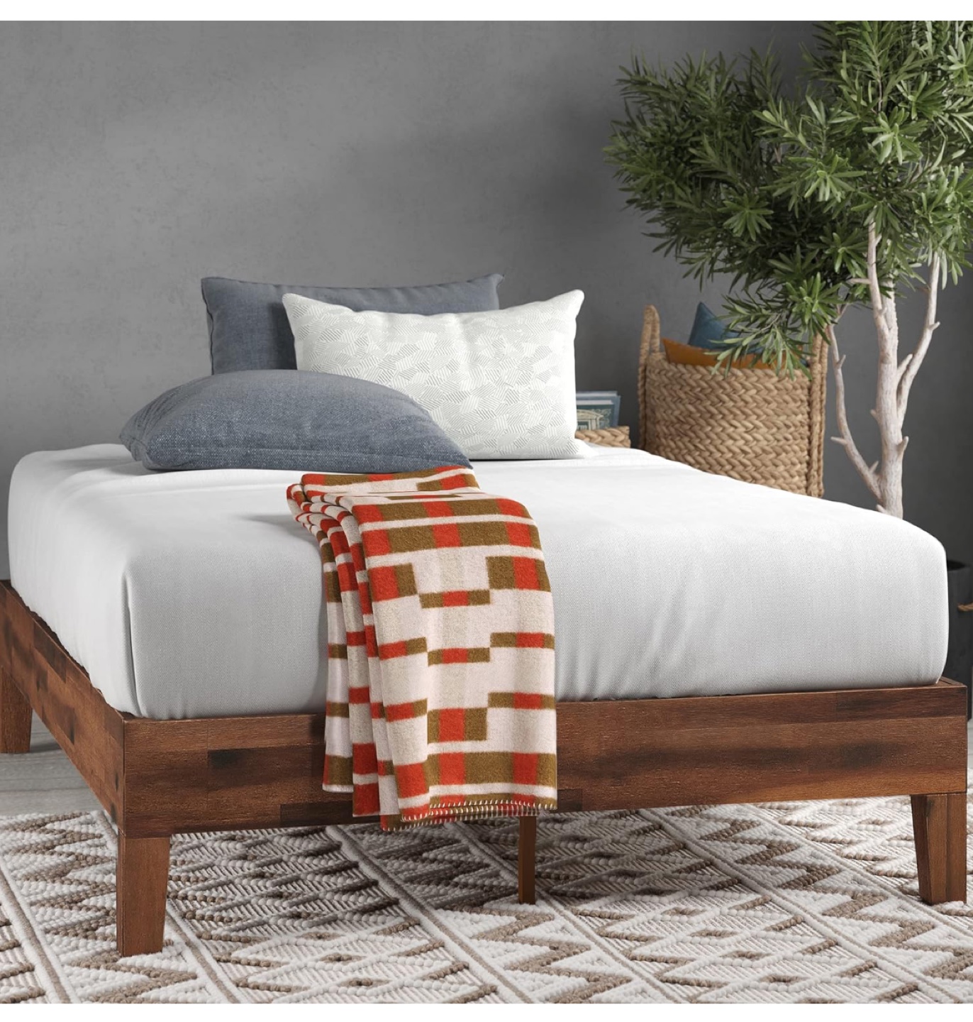 Queen Size Platform Bed Frame - photo 2