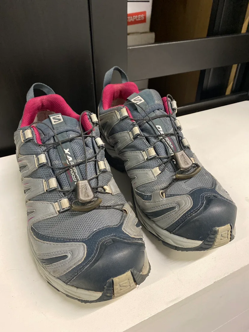 Salomon Hiking Shoes- Women’s 8 image indicator(2)