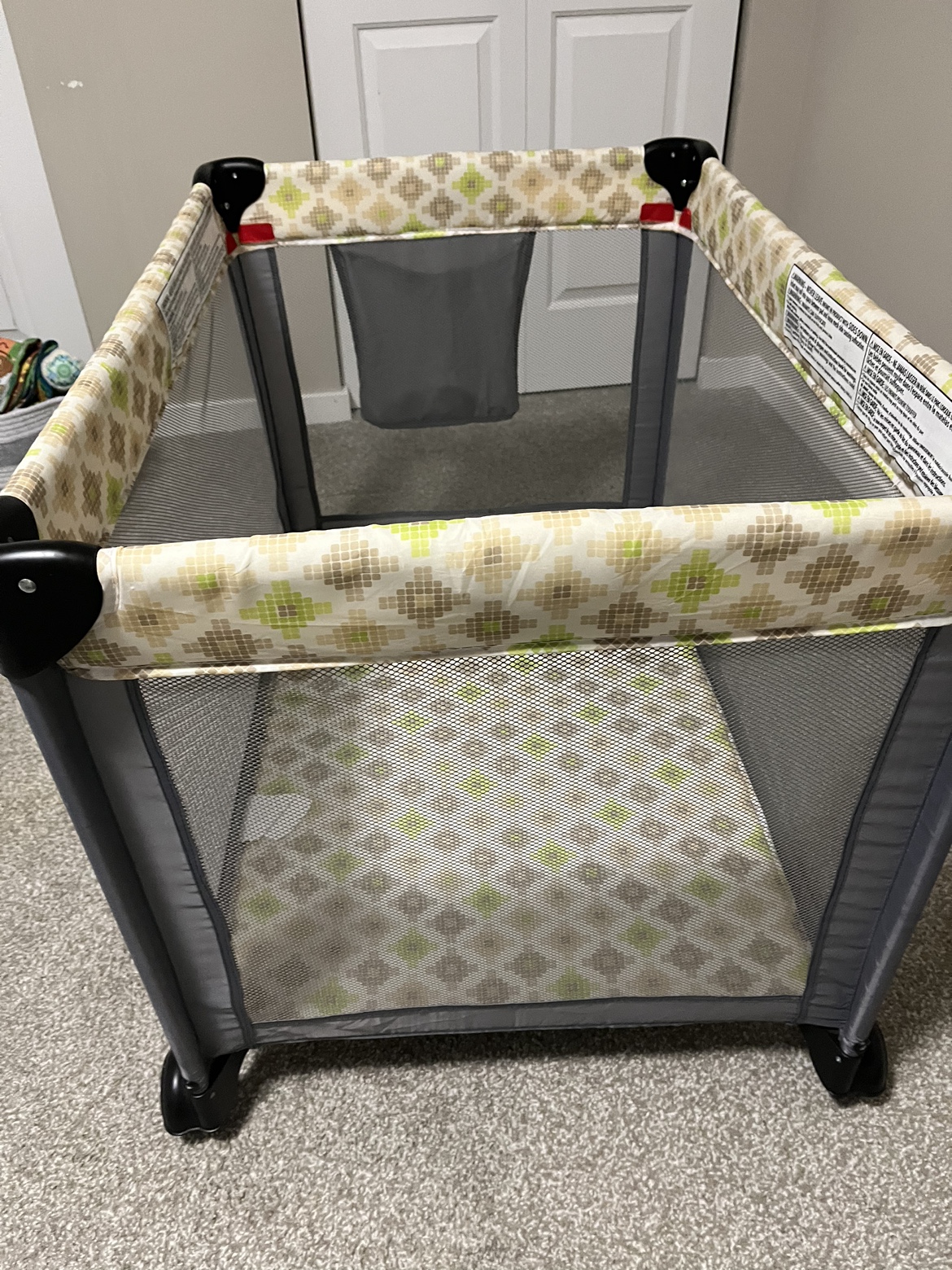 Pack and play - photo 2