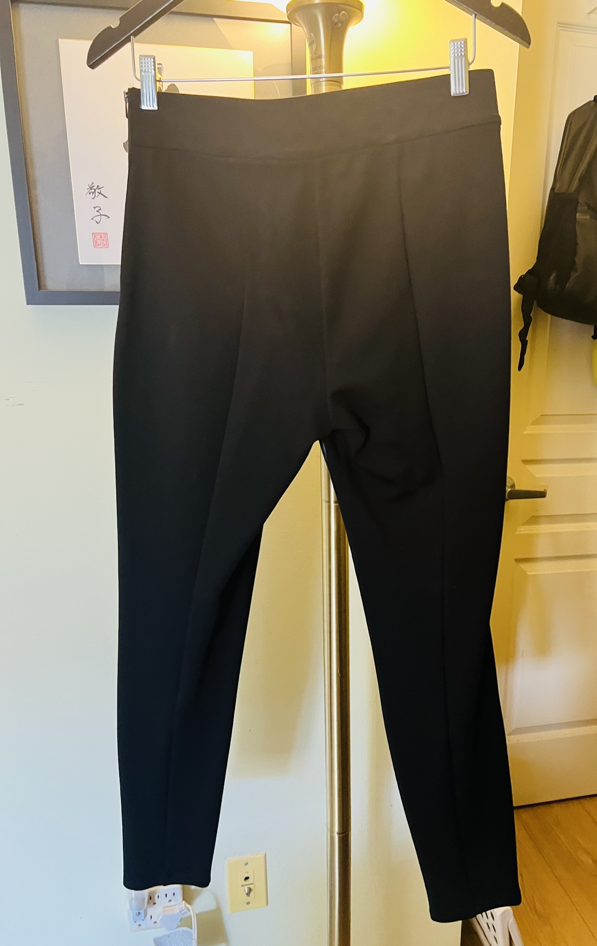 Ann Taylor Faux Leather Pants, never worn - photo 2