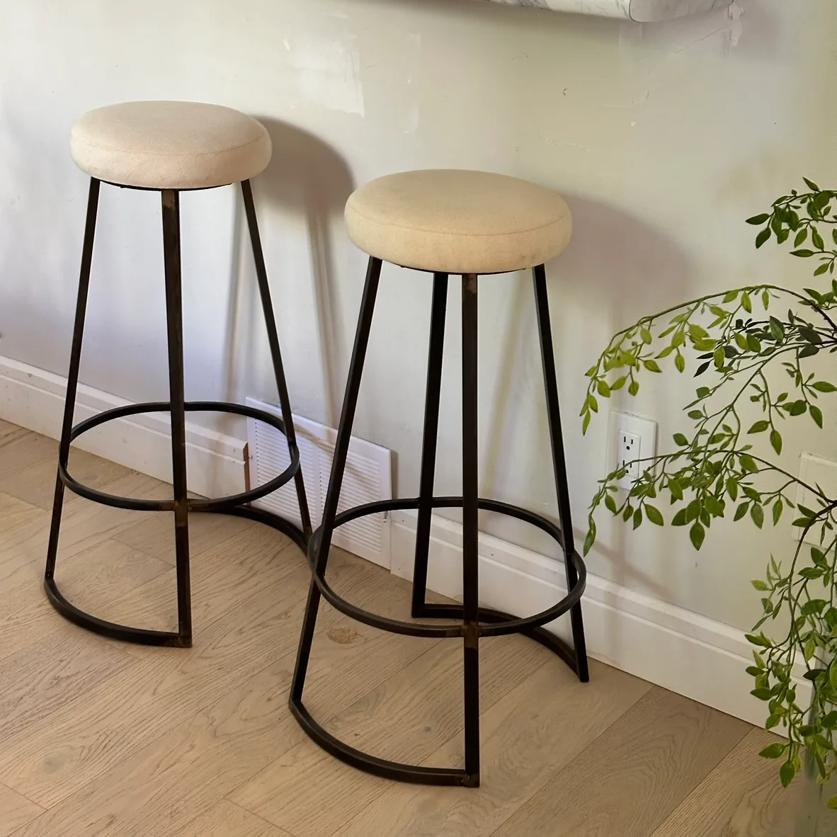 Set of 2 Metal Framed Backless bar Stool Black & White image indicator(2)