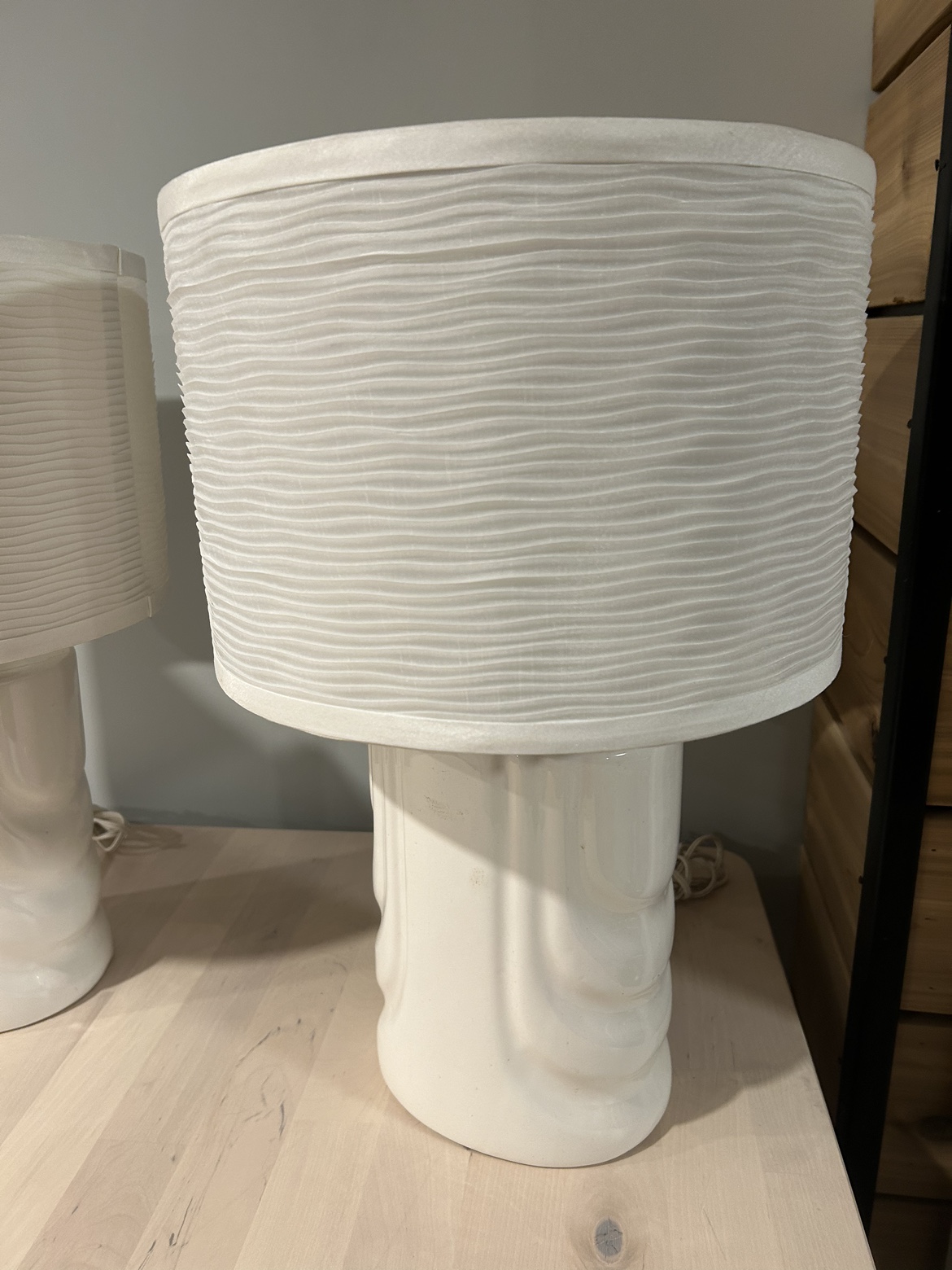 Pair of White Ceramic Lamps - photo 2