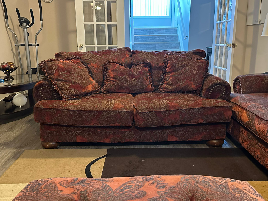 MOVING SALE! Burlington Sienna Living Room set - photo 2