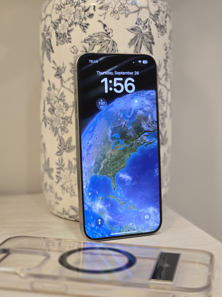 iPhone 15 Pro Max - photo 2