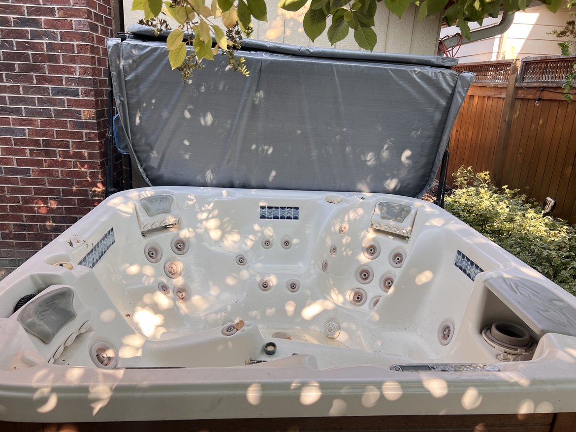 Free 6 Person Hot Tub - photo 2