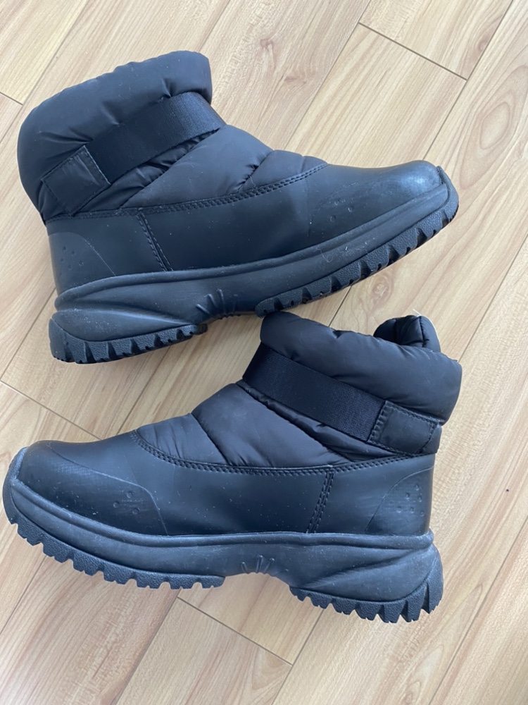 UGG Snow/Winter Boots, size 8 - photo 3