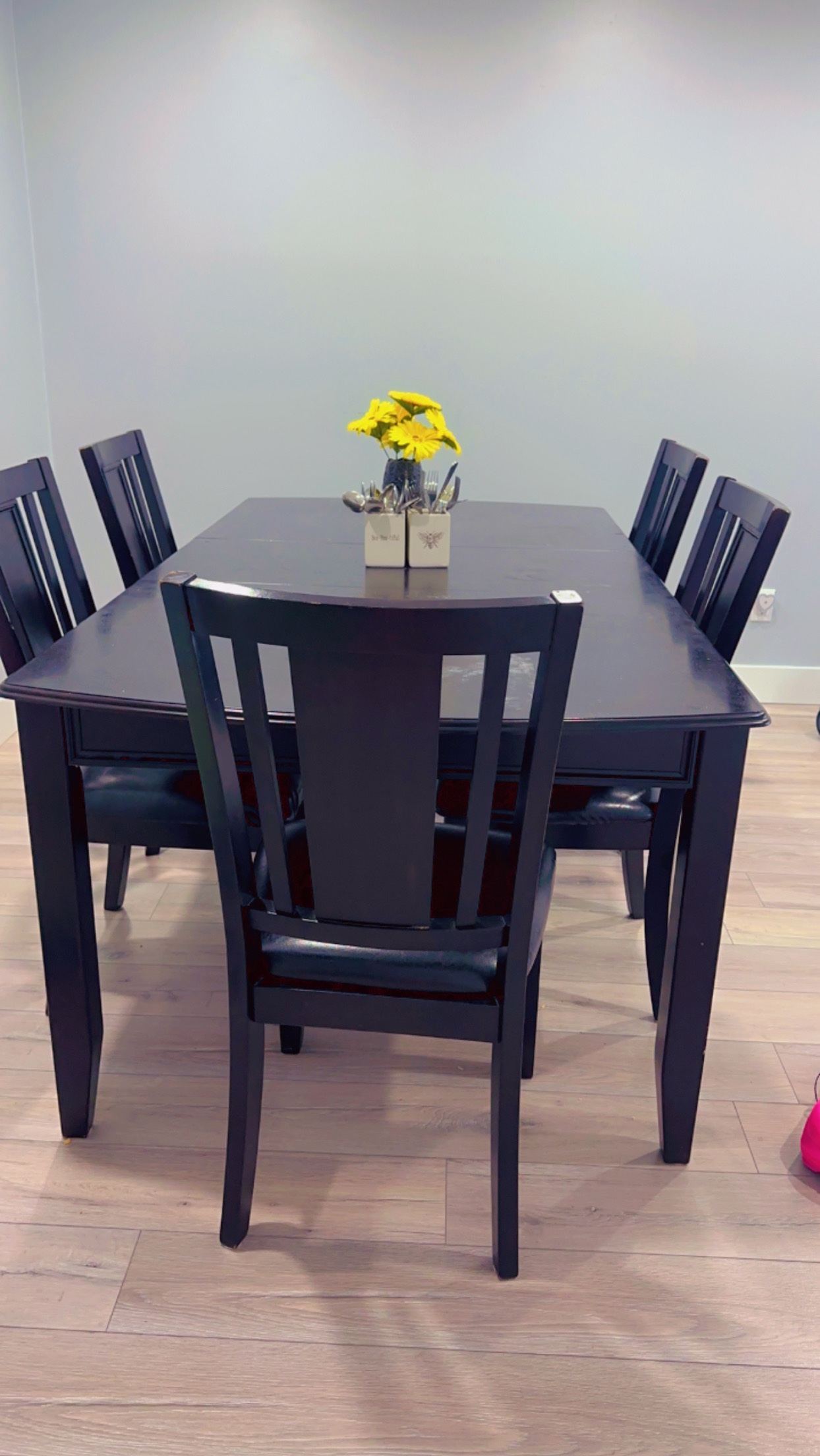 Extendable Dining Table and 6 Chairs
