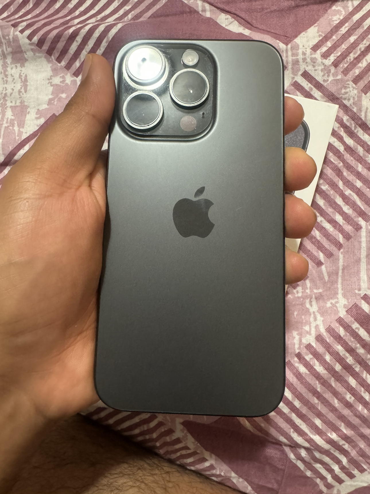 iPhone 15 Pro - photo 2
