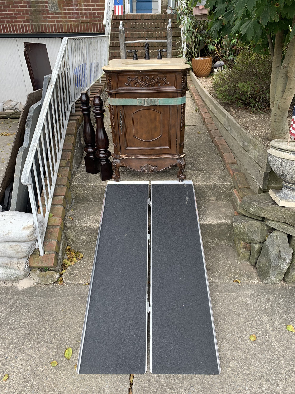 Praire View 5’ long 30” wheelchair ramp folding handle 800 lb - photo 2
