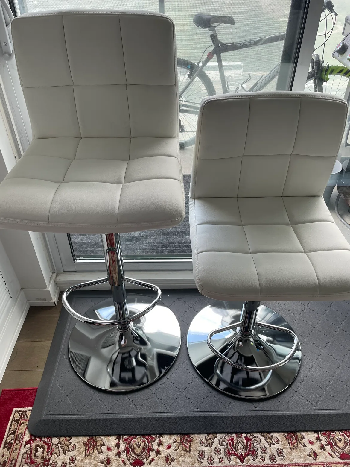 White Bar Stools thumbnail
