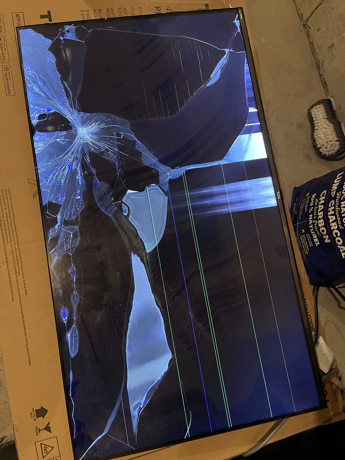TCL 43" 4K UHD TV damaged - photo 4
