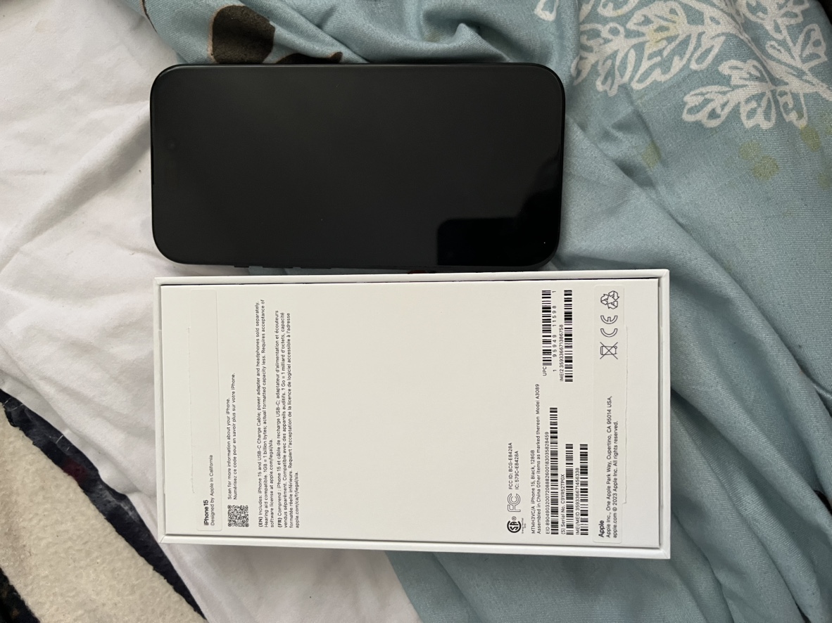 iPhone 15 Black 128 GB - photo 4