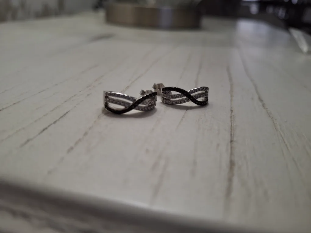 Silver earrings thumbnail