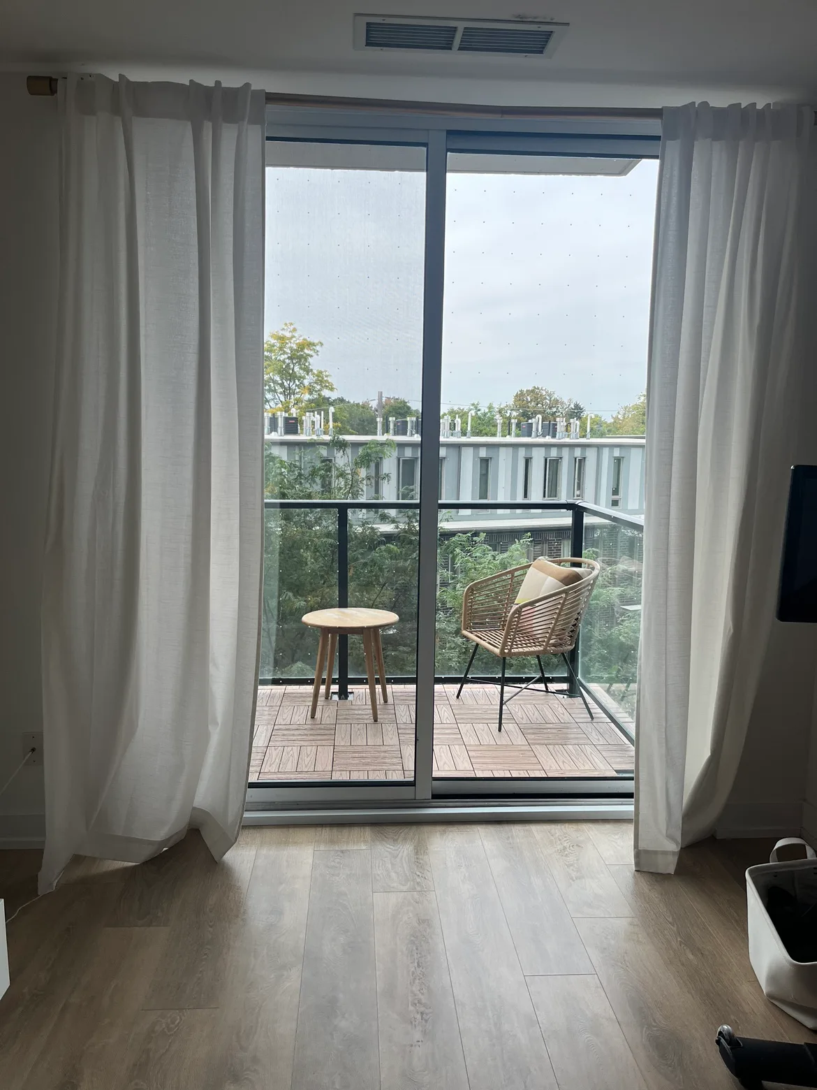 Article Acia Wood 20” Table image indicator(3)