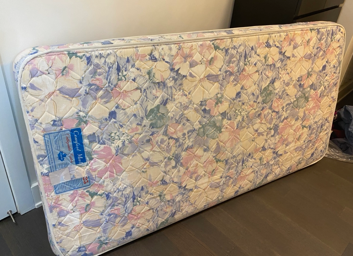 Twin Mattress + Box Spring Mattress Karrot