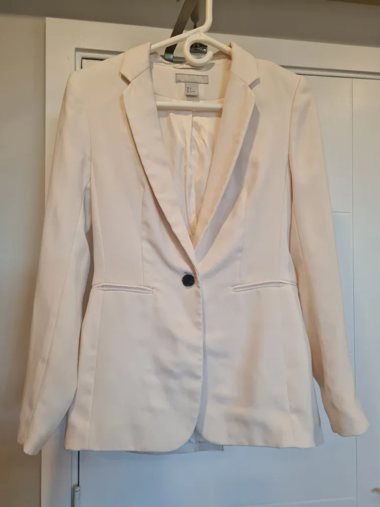 H&M White Blazer image indicator(4)
