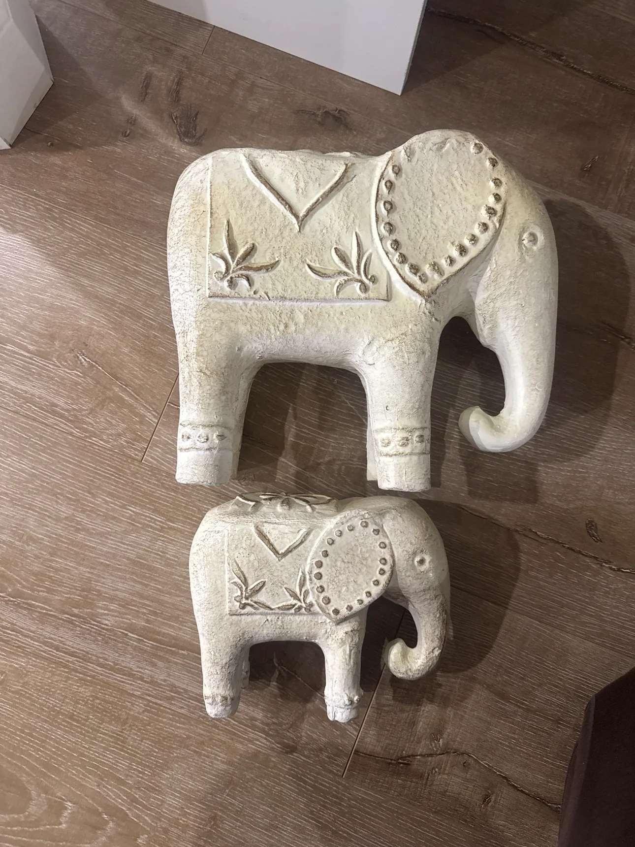 White Elephant Figurines image indicator(2)