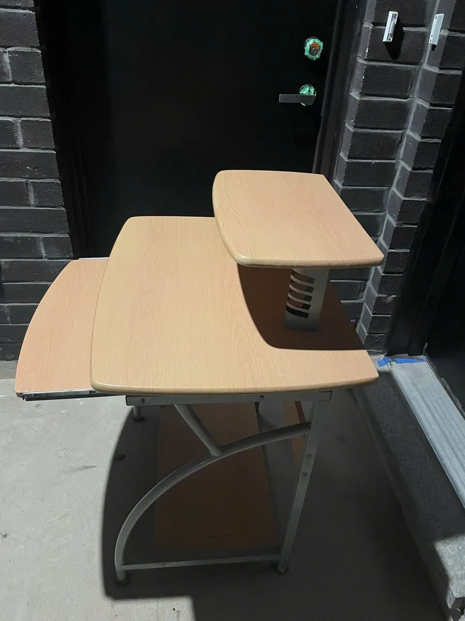 Computer Desk with extra storage image indicator(3)