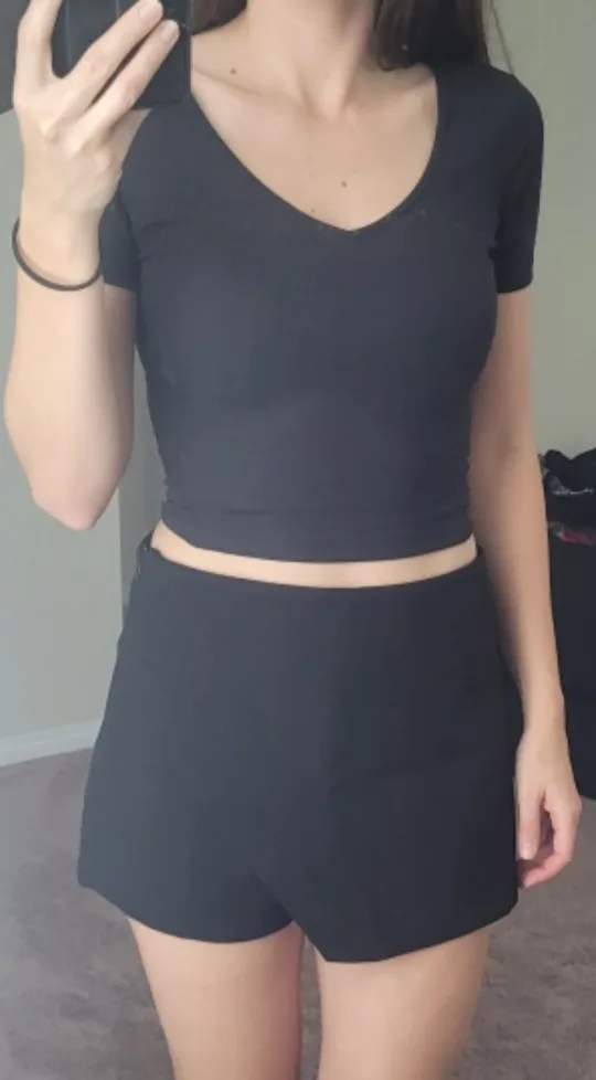 Lululemon Crop Top image indicator(2)