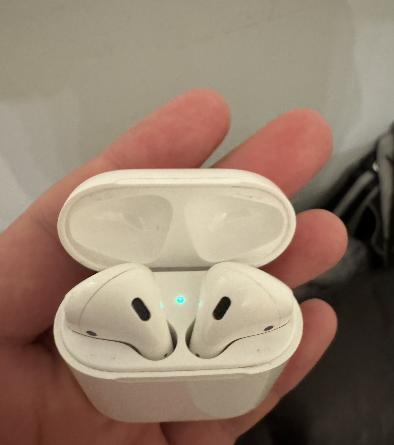 Apple Airpods (2nd Generation) - photo 3
