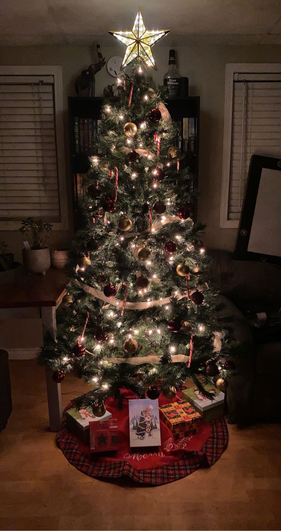 Pre-lit Christmas tree - photo 2