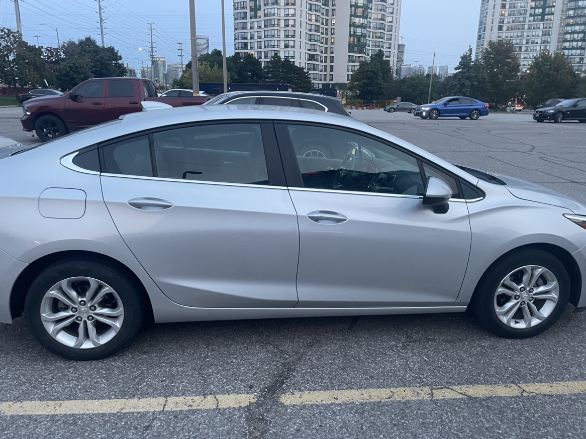 2019 Chevrolet Cruze LT - Rebuilt Title, Well-Maintained. - photo 4