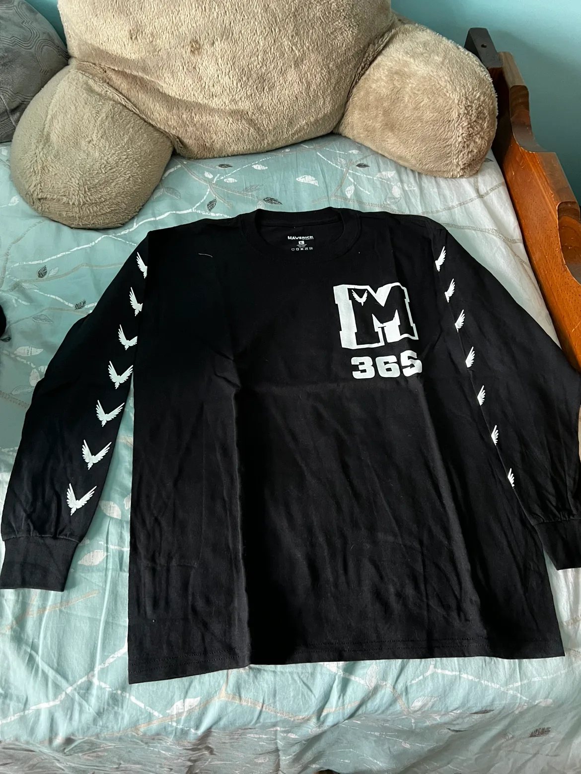 6 T-Shirts and One Long Sleeve Shirt image indicator(5)