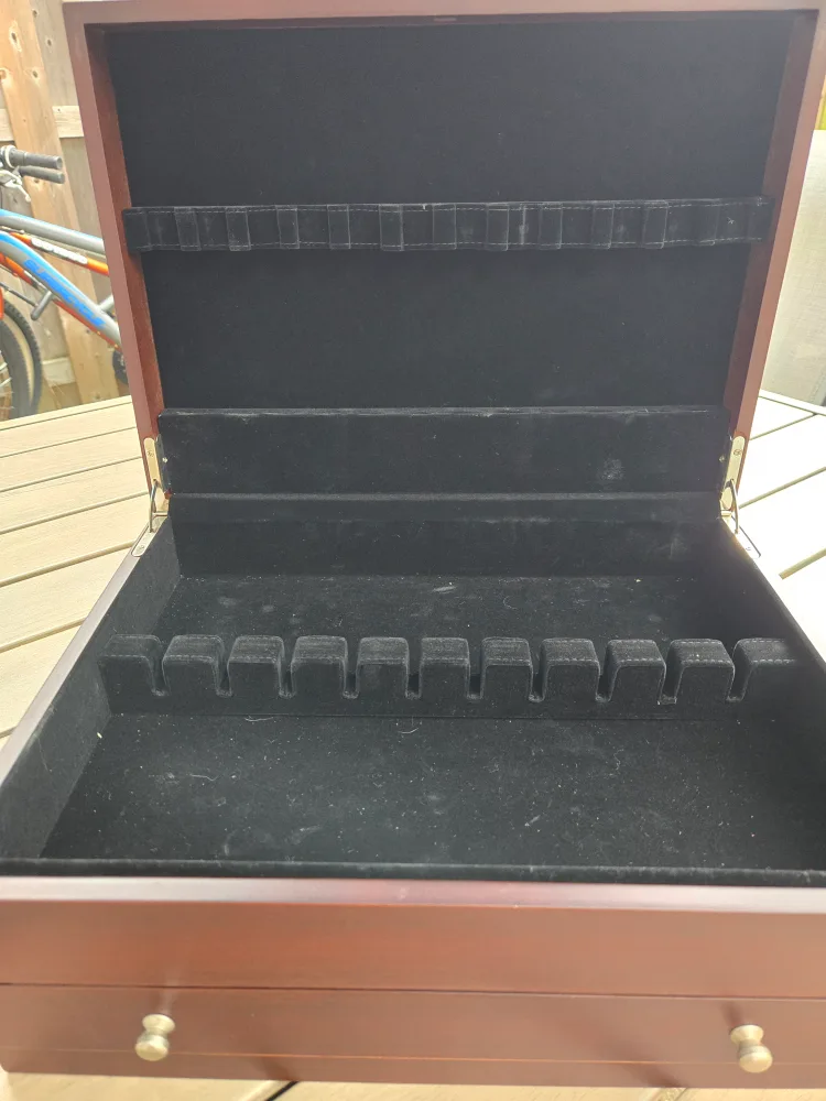 Silverware Chest from Wallace Silversmiths image indicator(2)