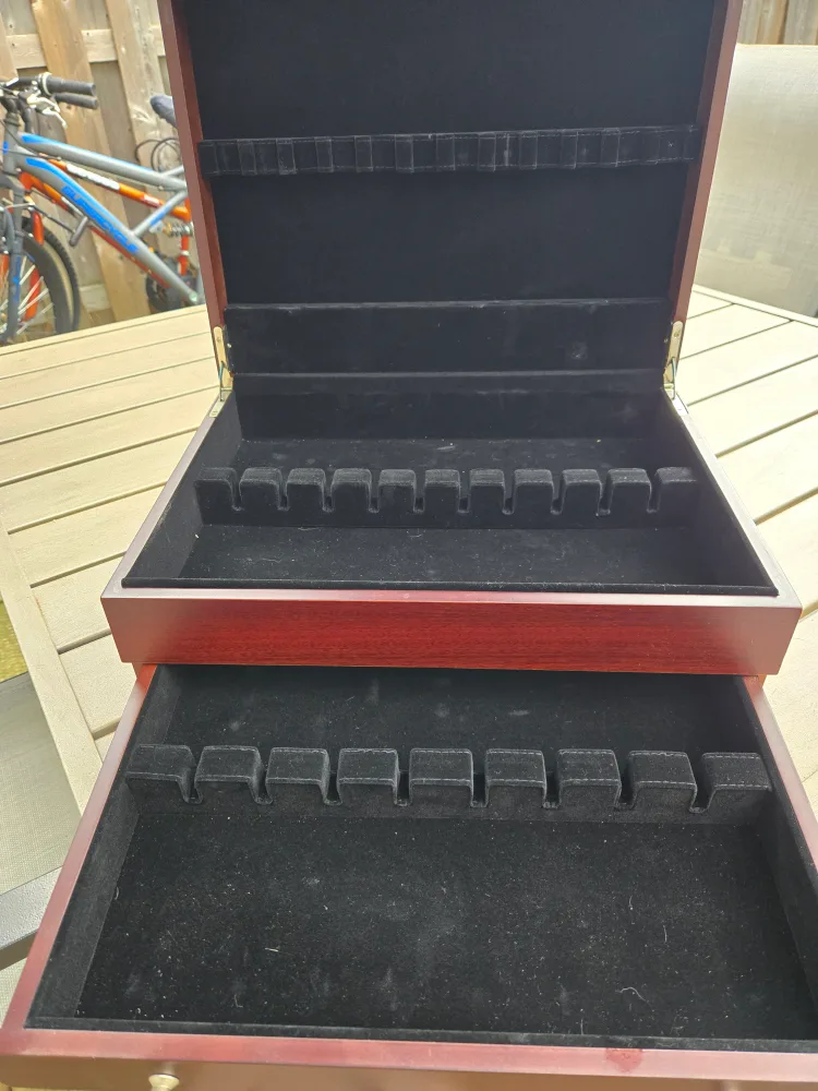 Silverware Chest from Wallace Silversmiths image indicator(3)