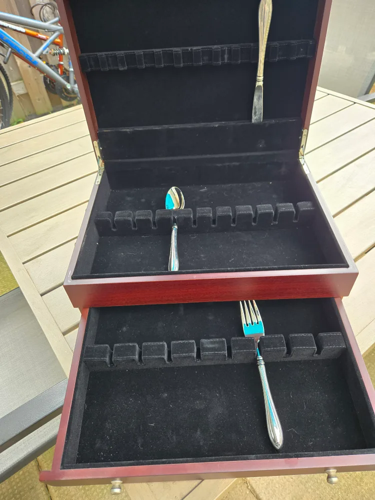 Silverware Chest from Wallace Silversmiths image indicator(4)