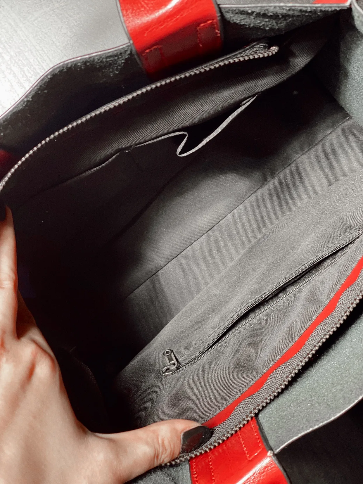 Red Tote Bag PU Leather with Shoulder Strap image indicator(4)