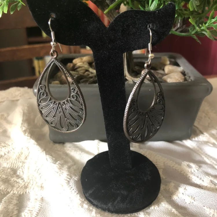 Beautiful Earrings (New) 2/$5 image indicator(2)