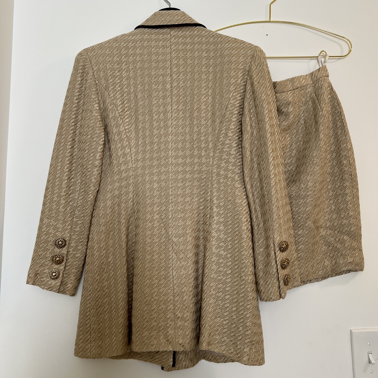 40s Vintage Tan Suit (Blazer & Skirt) - photo 5