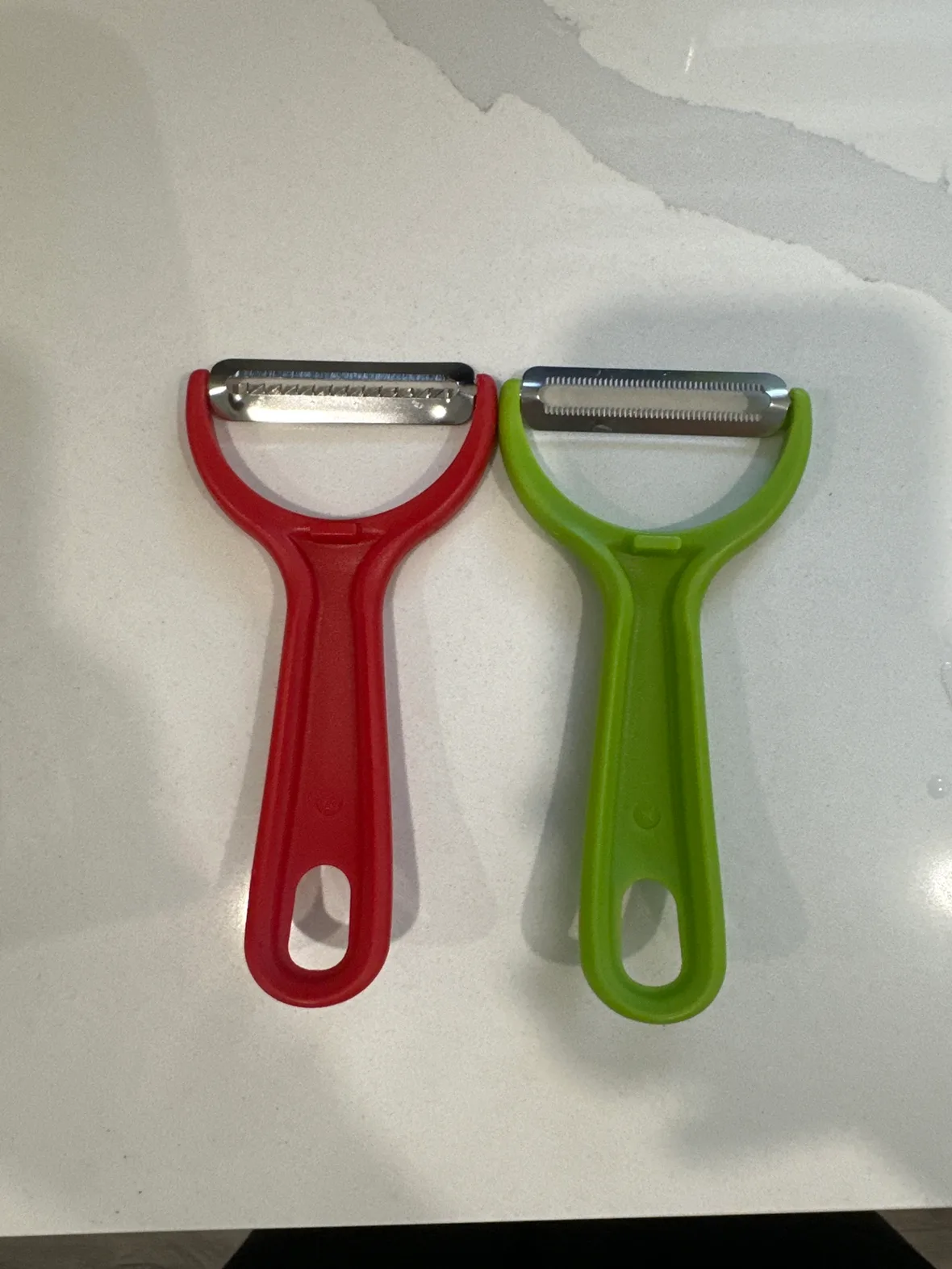 Red and Green Vegetable Peelers thumbnail