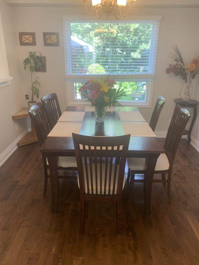 Dining Table and 6 Chairs Set