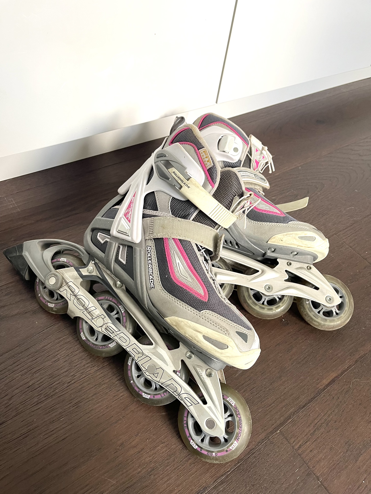 Roller blades womans size 7 - photo 2