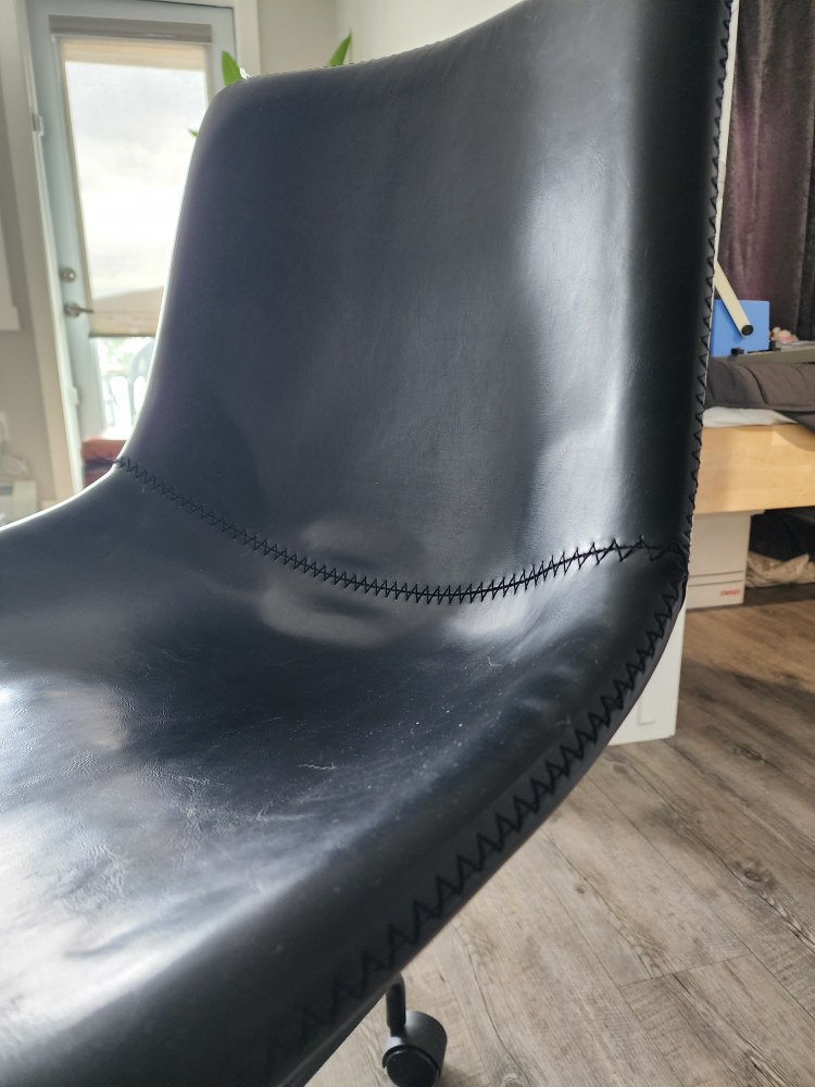 Black desk chair