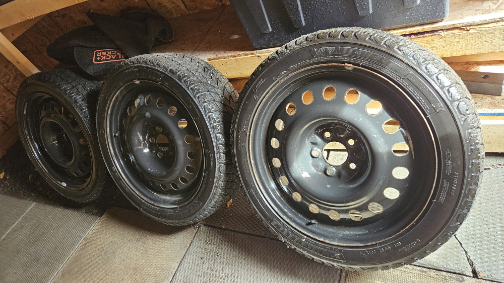Set of  4 Winter Tires with Rims - photo 2